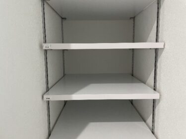 洗面台の横のデッドスペースに棚を増設！